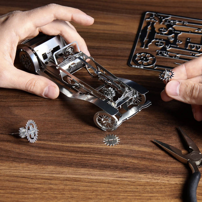 UA Juguetes – Glorious Cabrio Mechanical Metal Model Kit | Time
