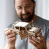 UA Juguetes – Ford Anglia Volador™ de UGEARS – maqueta de madera para construir