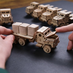 UA Juguetes – UGEARS Camión Militar – maqueta mecánica para construir