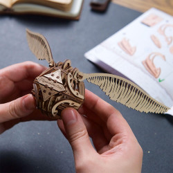 UA Juguetes – Snitch Dorada™ de UGEARS – maqueta mecánica para montar