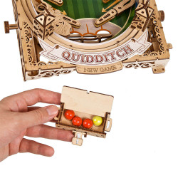 UA JUGUETES - Quidditch™ Flíper de UGEARS — maqueta mecánica para montar