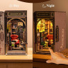 UA Juguetes – Librería Shakespeare – la casa en miniatura de madera