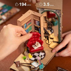 UA Juguetes – Librería Shakespeare – la casa en miniatura de madera