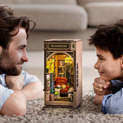 UA Juguetes – Librería Shakespeare – la casa en miniatura de madera