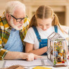 UA Juguetes – Casa Jardín – Escena en Miniatura de Madera para Sujetalibros