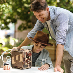 UGEARS Safe Too | Caja fuerte mecánica de madera