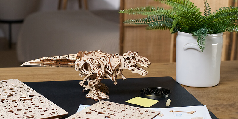 Ugears Tirannosaurus Rex - 3D Puzzle Wooden Model Building Kit -  Educational Dinosaur 3D Puzzle Set - T-Rex Wooden Models to Build with  Two-Fold Movement : : Toys