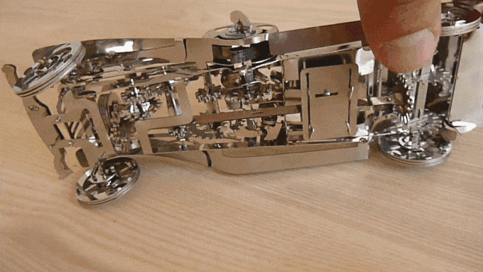 Maqueta de metal para montar coche Royal Voyager de Time for machine
